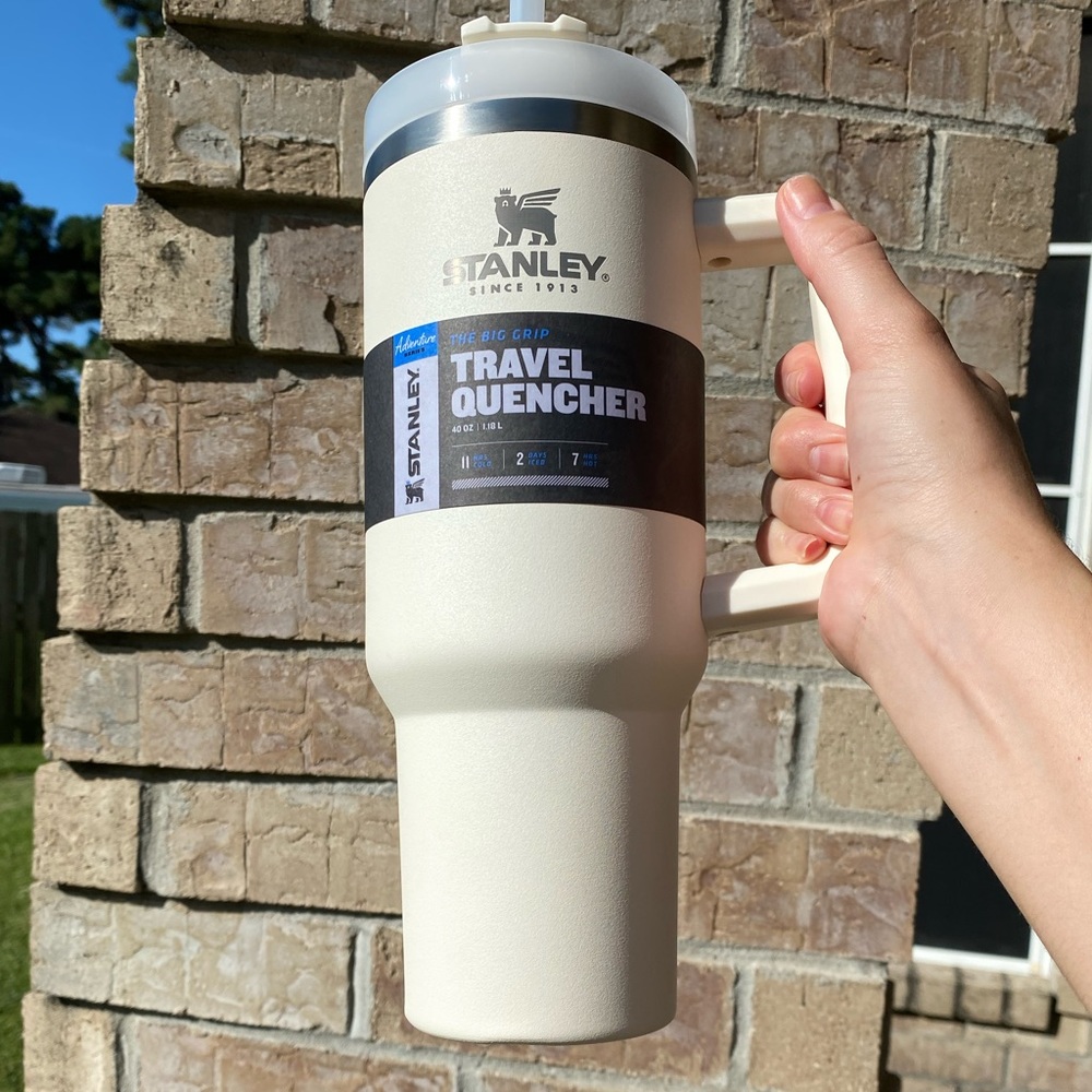 Stanley Adventure Quencher 40oz. (slight dent)